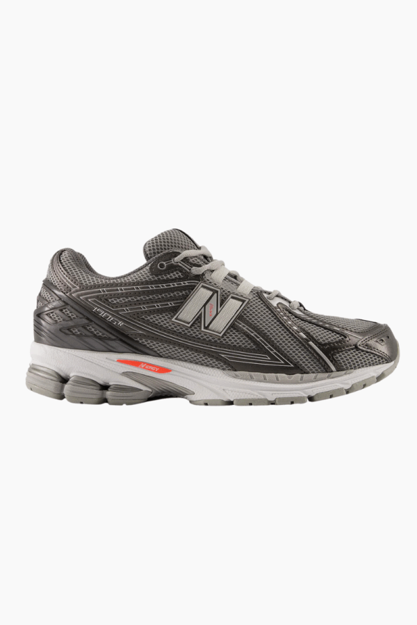 U1906RCO - Black Metallic/Urgent Red - New Balance - Grå 41 1/2 billede